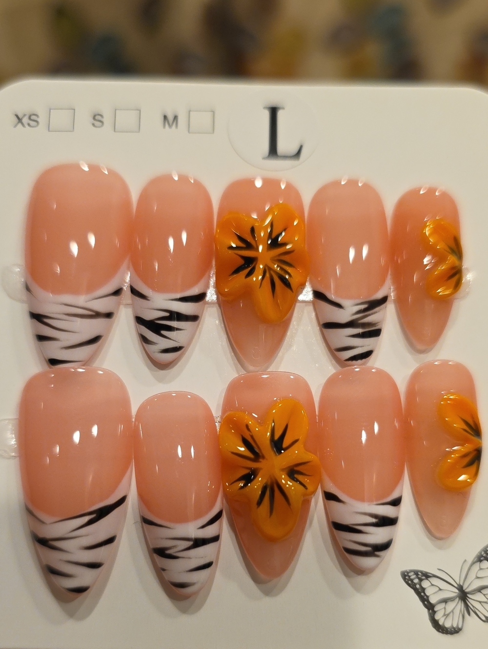 Press-On Nail Set with Peach Base & Yellow Floral Accent - Size Large